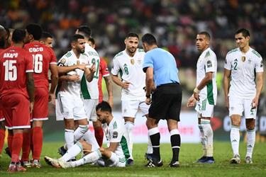 هل استعان المنتخب الجزائري بـ”راقٍ شرعي” لدعم لاعبيه في كأس الأمم الأفريقية؟