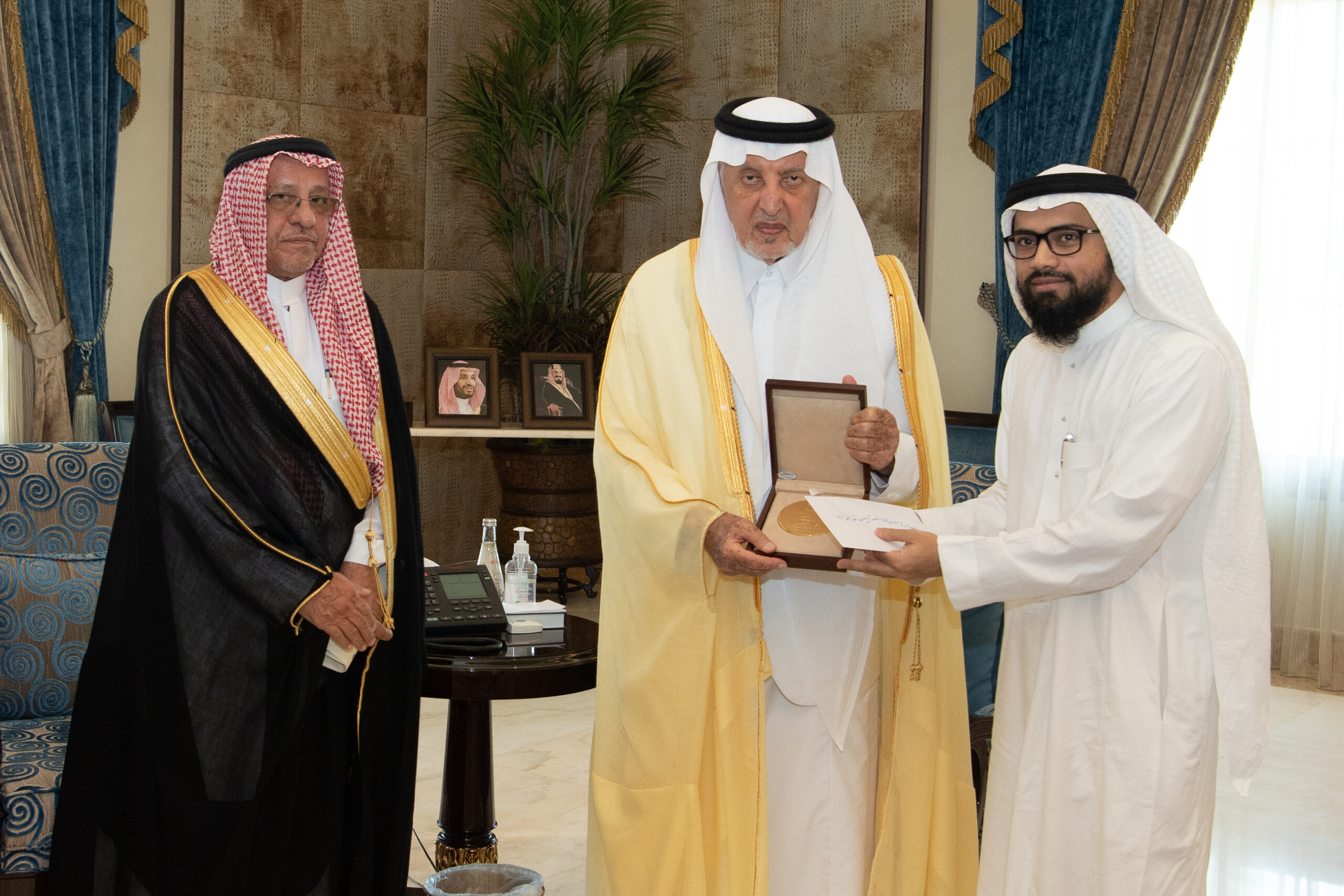 أمير مكة يكرم الفائزين بالمراكز الأولى في جائزة خادم الحرمين الشريفين لحفظ القرآن الكريم
