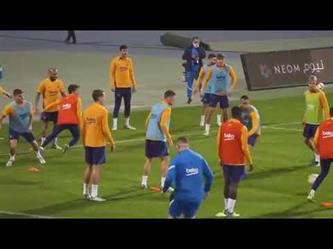 تمرين فريق برشلونة على ملعب الأمير فيصل بن فهد استعداداً لمواجهة فريق ريال مدريد