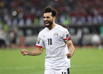 احتفال لاعبي منتخب مصر بعد الفوز علي الكاميرون في نصف نهائي كأس امم افريقيا
