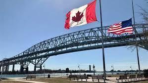 إعادة فتح الجسر الرئيسي بين أمريكا وكندا بعد إبعاد المحتجين