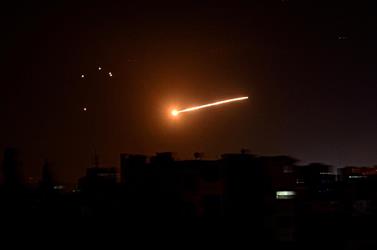 هجوم صاروخي إسرائيلي استهدف جنوب دمشق أدى لخسائر مادية