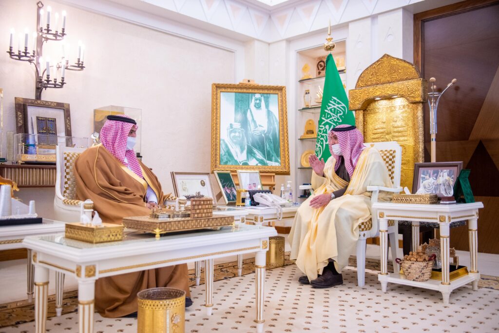 أمير القصيم يستقبل الرئيس التنفيذي لمجموعة الاتصالات السعودية