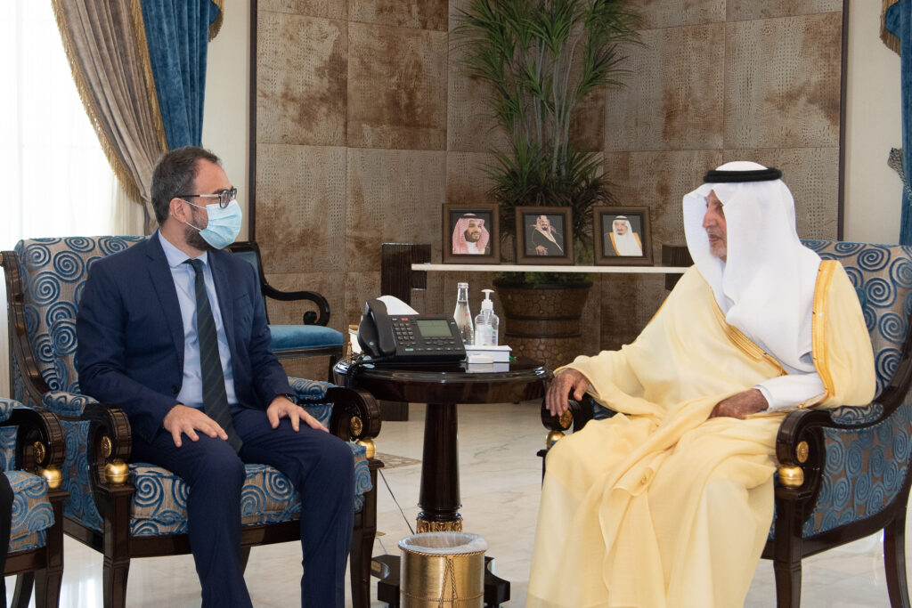 أمير مكة المكرمة يستقبل القنصل العام لجمهورية إيطاليا