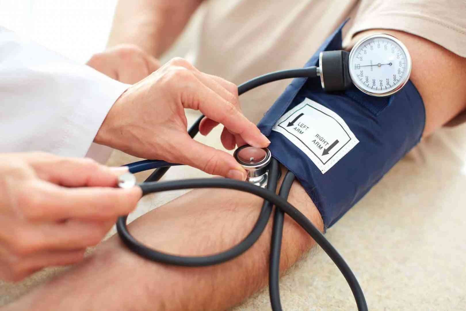 توضيح من “الصحة” بشأن قياس ضغط الدم