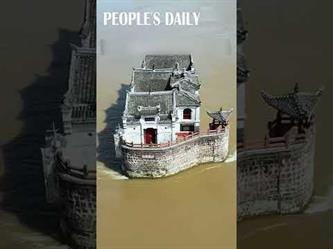 “جناح حوانين” مبنى صامد في وسط مياه نهر اليانغتسى بالصين منذ 700 عام