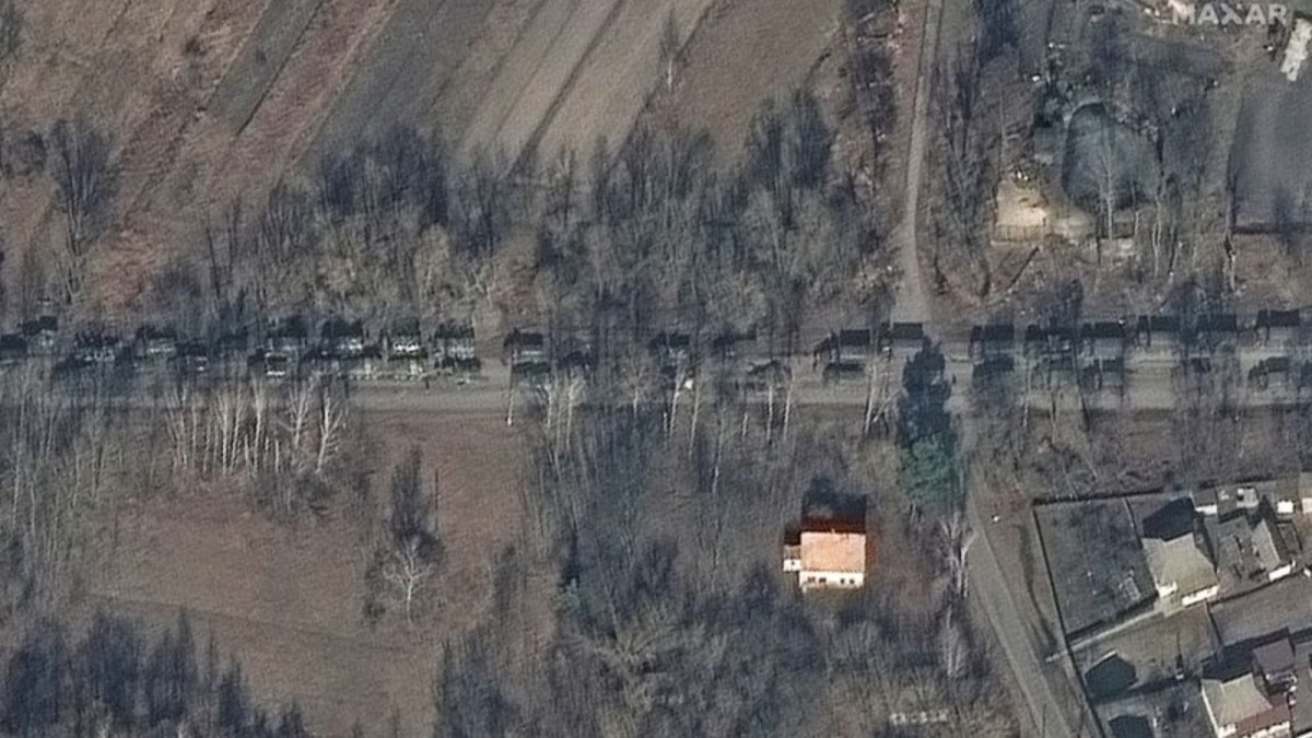 ماكسار: قافلة روسية ضخمة من القوات البرية تتجه صوب كييف