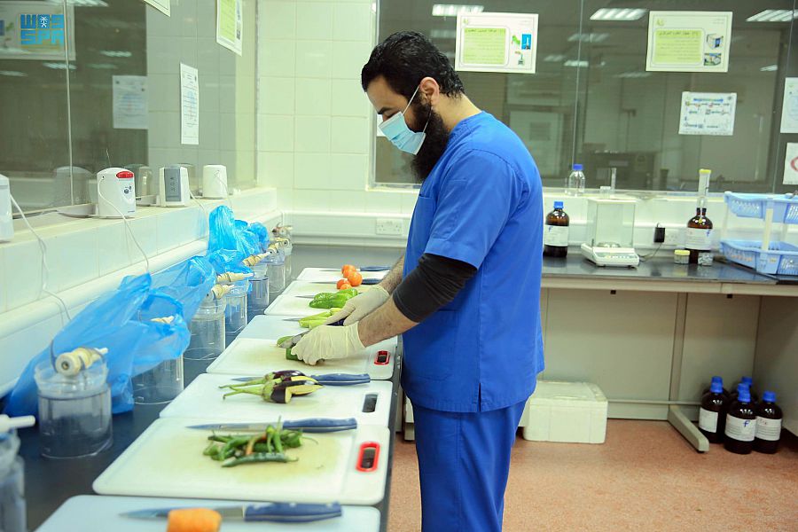 مختبر سلامة الأغذية في بلدية محافظة الرس ينفذ ٢٢٠ جولة خلال شهر يناير