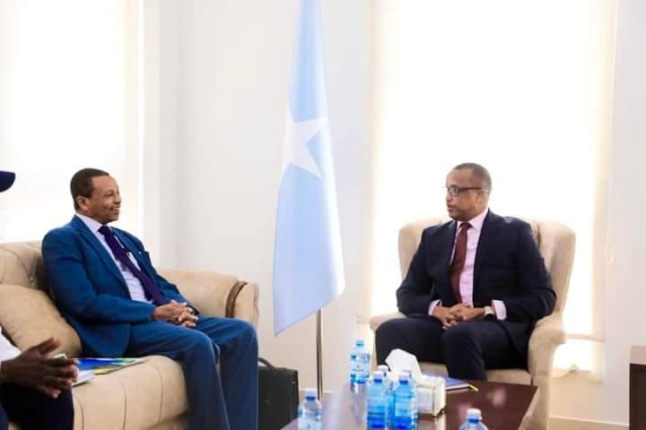 وزير النقل والطيران المدني الصومالي يلتقي ممثل برنامج الأغذية العالمي