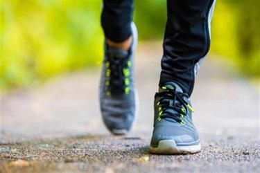 “الصحة”: مارس النشاط البدني قبل النوم بـ 4 ساعات .. واتبع 4 نصائح أثناء المشي