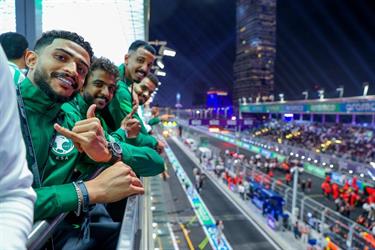 قبل مواجهة أستراليا.. حضور بارز لنجوم “الأخضر” في سباق السعودية لـ”فورمولا 1″ (صور)