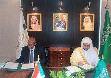 المعجب يلتقي النائب العام السوداني ويوقعان مذكرة تعاون في مجال مكافحة الجريمة وتمويل الإرهاب