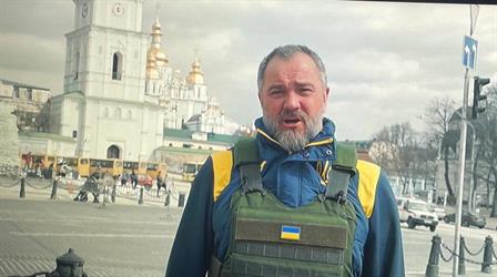 رئيس الاتحاد الأوكراني لكرة القدم مرتديًا واق ضد الرصاص: أثق في عود الحياة إلى ملاعب أوكرانيا