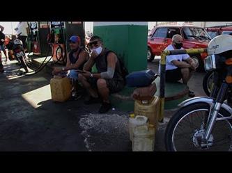 أزمة وقود طاحنة في كوبا بعد خفض فنزويلا إنتاجها من النفط