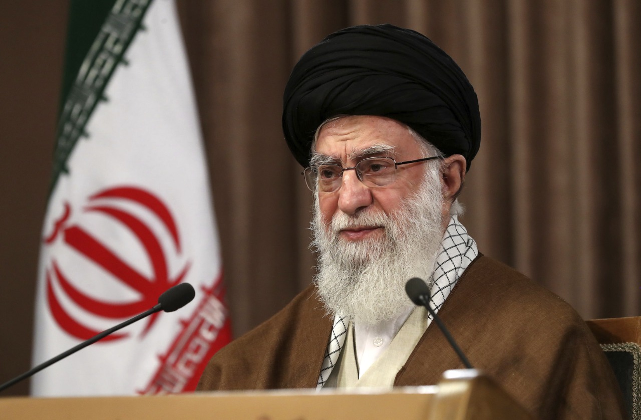 إيرانيون يسخرون من تصريح «المرشد»: «نموذج الثورة في إيران يجتذب شعوب العالم»