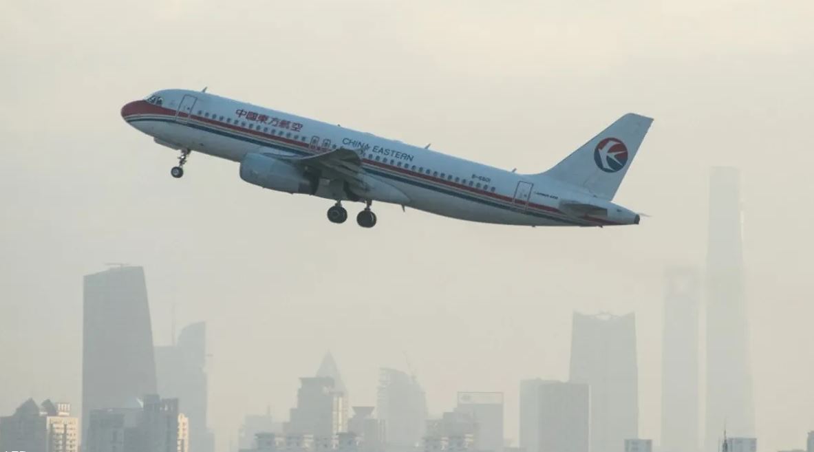 الصين: قائدا الطائرة المنكوبة لم يجيبا على اتصالات الملاحة الجوية