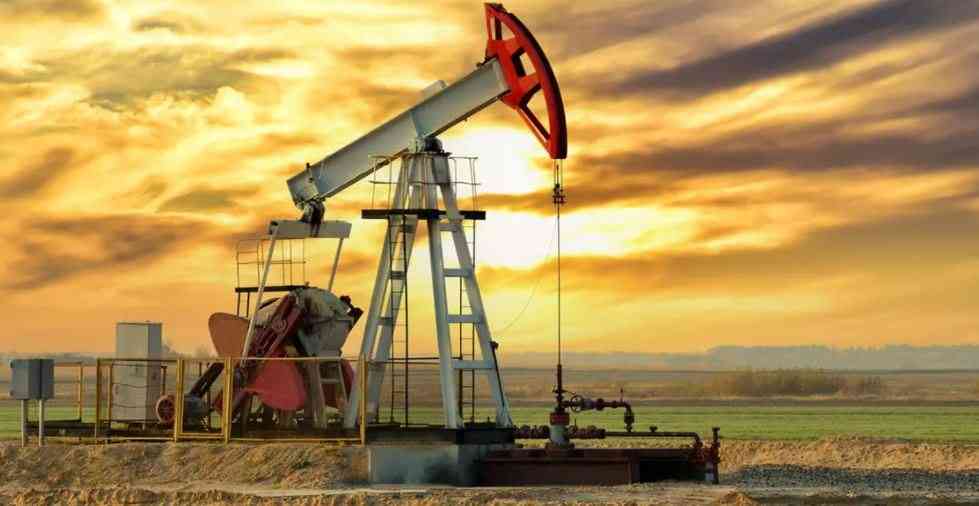 النفط يتراجع وبرنت عند 118.57 دولاراً للبرميل