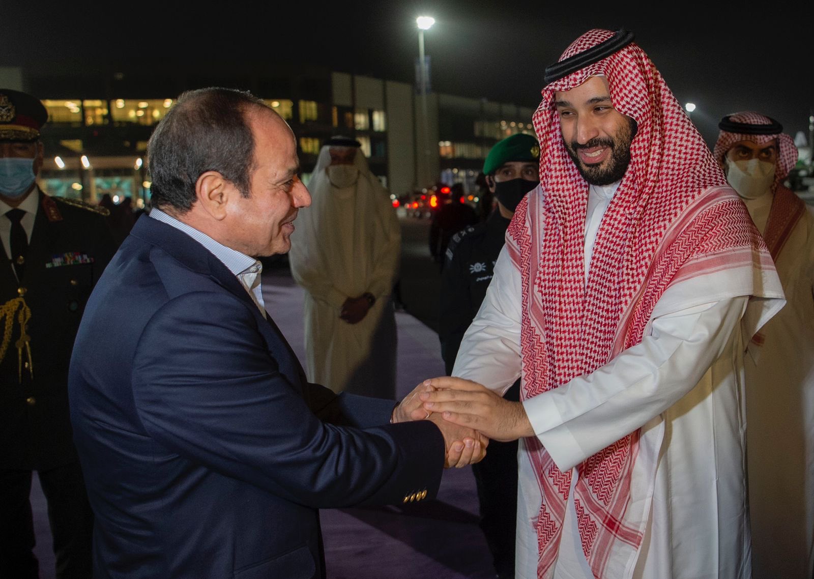 رئيس جمهورية مصر العربية يغادر العاصمة الرياض وسمو ولي العهد في مقدمة مودعيه