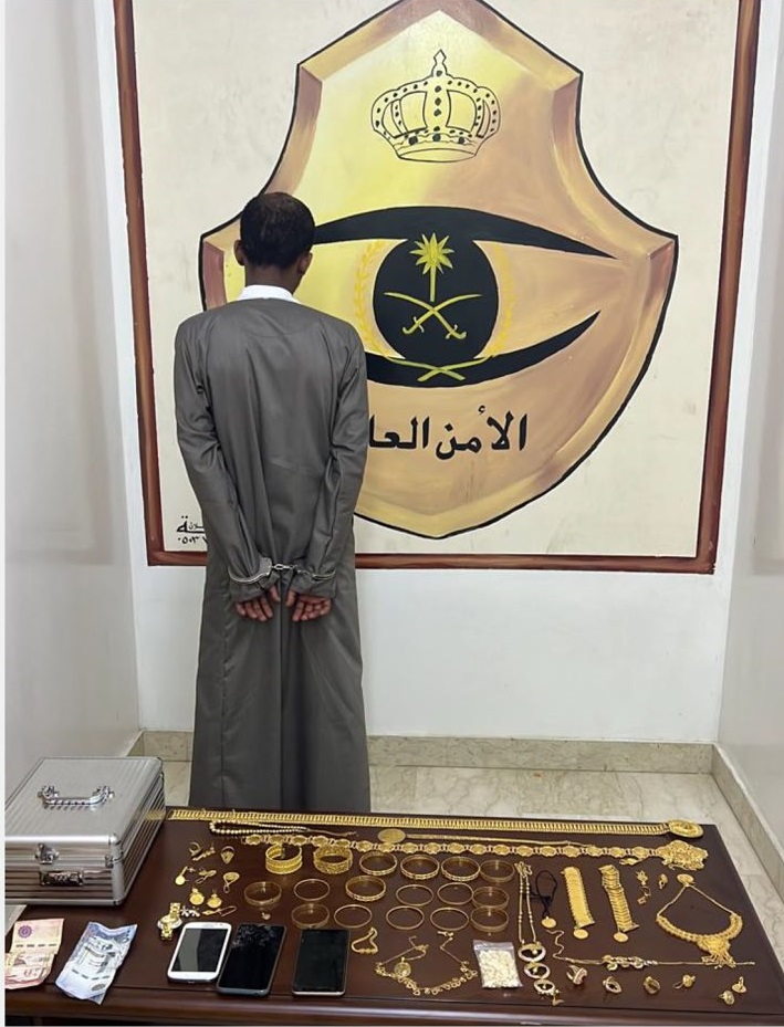 شرطة محافظة خميس مشيط تسترد مصوغات ذهبية مسروقة وتقبض على سارقها