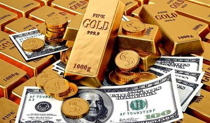 الدولار يرتفع وأسعار الذهب تتراجع وتتجه لخسارة أسبوعية