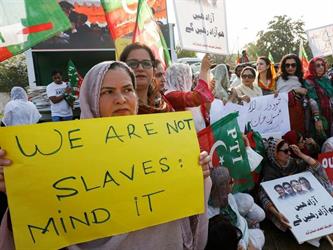 المحكمة العليا في باكستان تنظر بالأزمة الدستورية