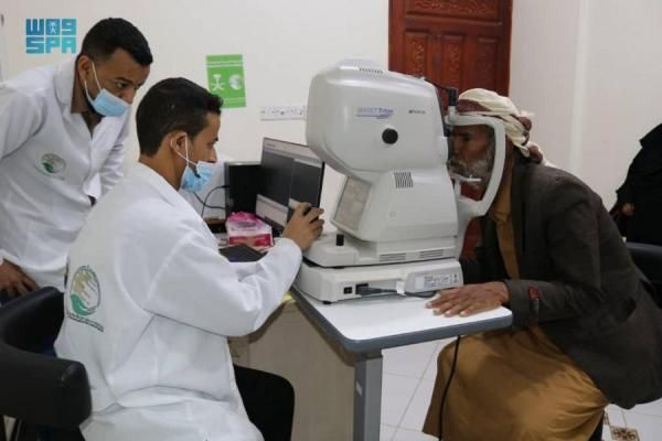 المستشفى التخصصي لطب وجراحة العيون بمأرب يقدم خدماته لـ 1,149 فردا خلال شهر رمضان المبارك