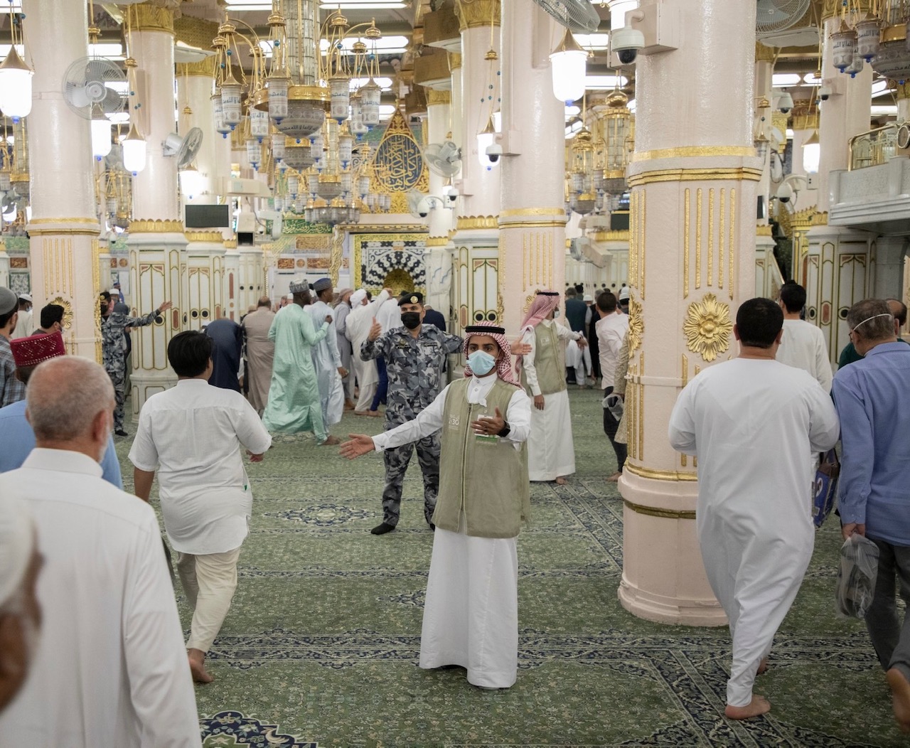 تعليق الزيارة إلى الروضة الشريفة بالمسجد النبوي
