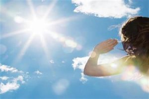 "التخصصي" يوضح أعراض الحروق الشمسية ومتى يجب زيارة الطبيب 
