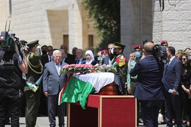 بحضور الرئيس الفلسطيني.. تشييع رسمي لجثمان شيرين أبوعاقلة (فيديو وصور)