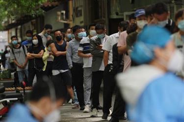 بكين تعلن إجراء فحوص لملايين وعزل آلاف بعد تفش لكورونا في المدينة