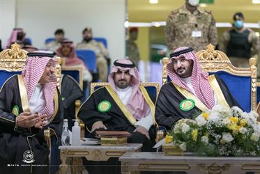 وزير الحرس الوطني يشهد حفل تخريج 3 دفعات من جامعة الملك سعود للعلوم الصحية (صور)