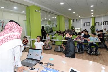 جامعة الملك خالد تدرب 40 طفلًا على أساسيات برمجة “الروبوتات”