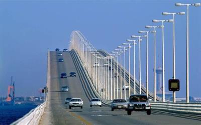 جسر الملك فهد يوضح رسوم التأمين للسيارات المتوجهة إلى البحرين