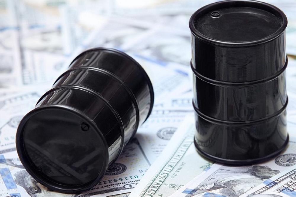 النفط يقلص خسائره إلى 08 % عند مستويات 93 دولارا للبرميل