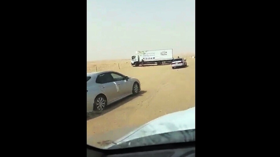 القبض على شخص سرق شاحنة وسار بها عكس السير وصدم المركبات على طريق الرياض السريع