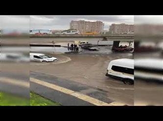 فيضانات عارمة تجرف عشرات السيارات بمدينة عينكارا التركية