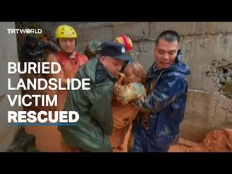 لحظة إنقاذ امرأة دفنت في انهيار أرضي في الصين