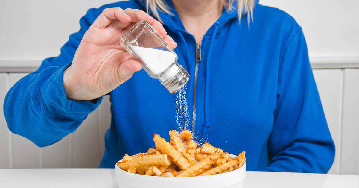 ماذا يحدث لجسمك عند التوقف عن تناول الملح!