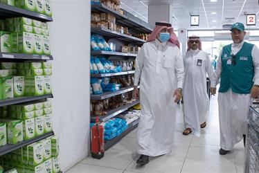 وزير “التجارة” يقف على جاهزية الأسواق ومراكز التموين وخدمات الطرق لاستقبال الحجاج في مكة (صور)