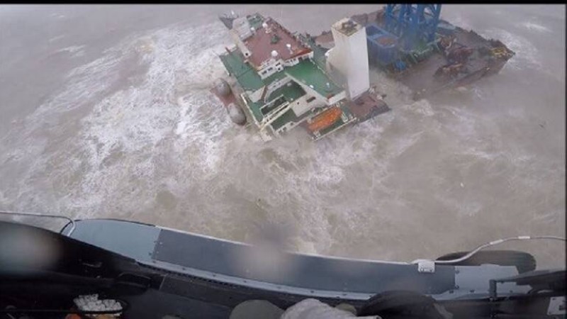 فقدان 27 شخصاً بعد انشطار سفينتهم فى بحر الصين
