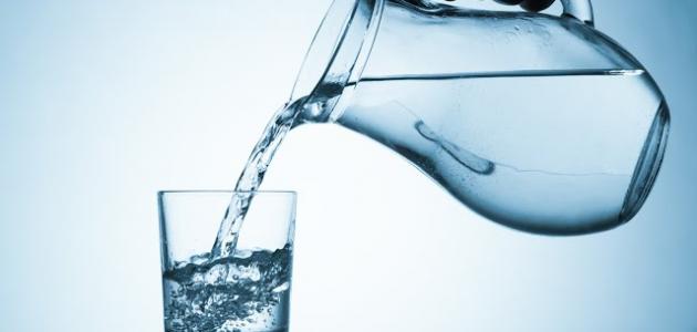ماذا يحدث لجسمك عند شرب 4 لترات من الماء يوميا لمدة شهر؟