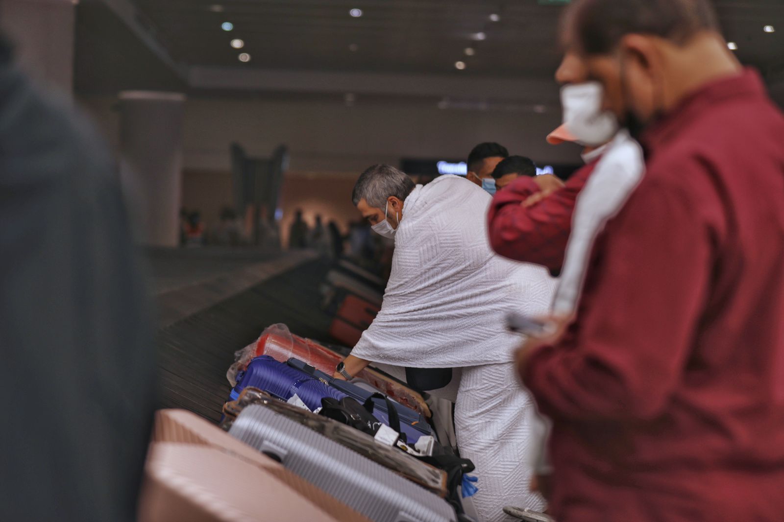مطار المؤسس: شحن عبوات زمزم متاح للحجاج من مختلف صالات السفر
