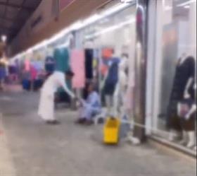تسولوا من المُصلين والمارة.. ضبط عدد من المتسولين في مكة (فيديو)