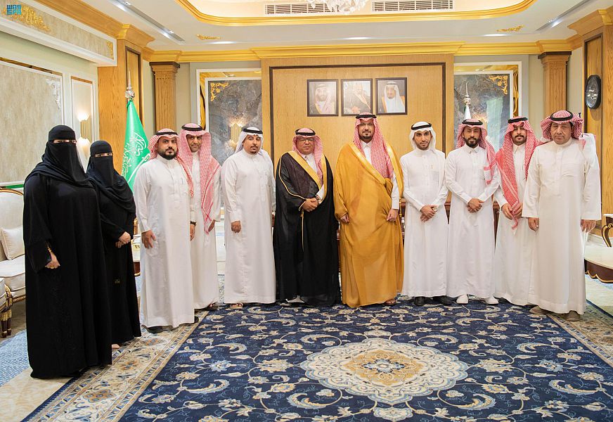 سمو الأمير سعود بن عبدالرحمن يستقبل رئيس وأعضاء جمعية “إعلاميي الحدود الشمالية “