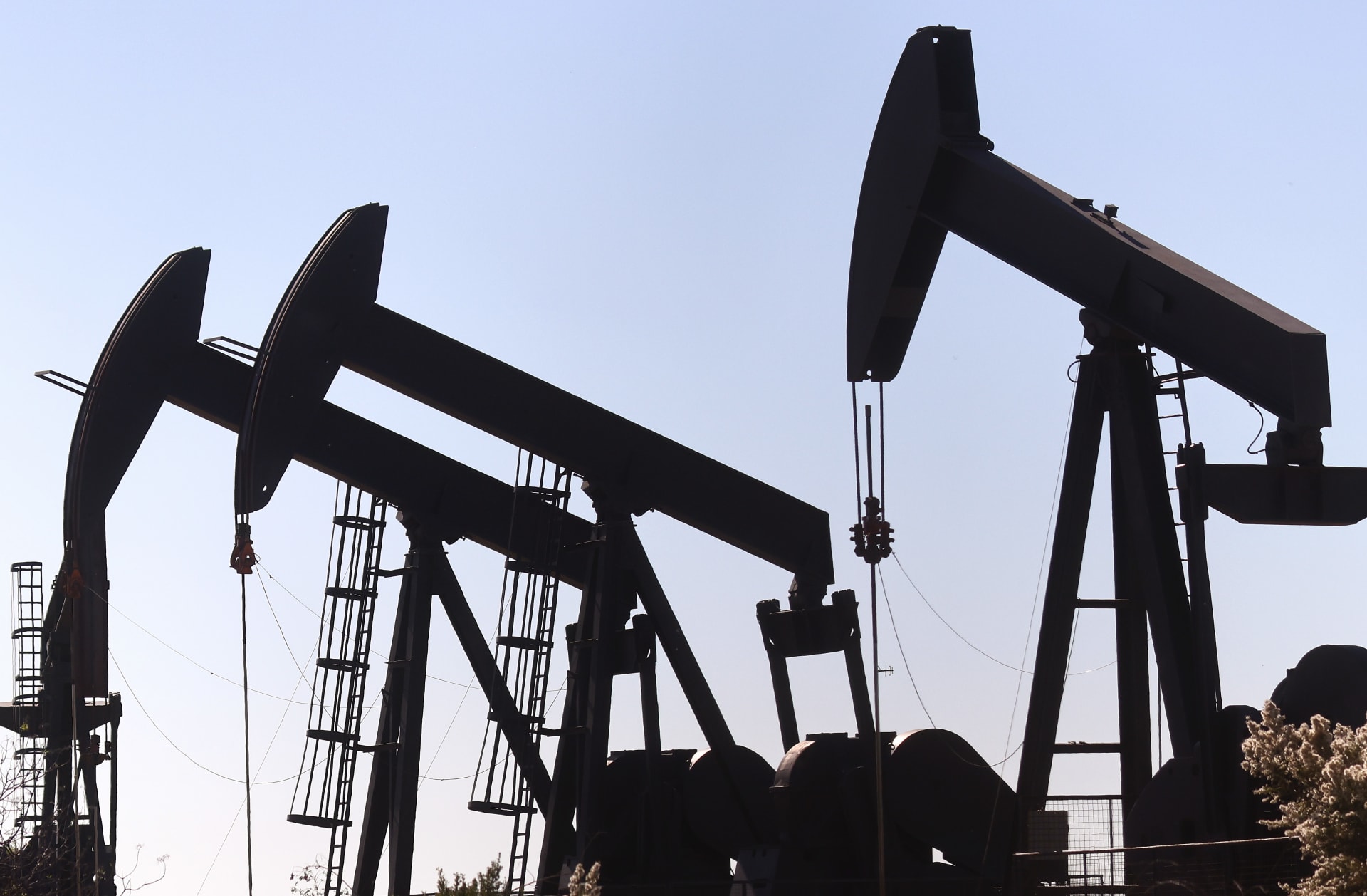 أسعار النفط تهبط 3% في ظل مخاوف الركود