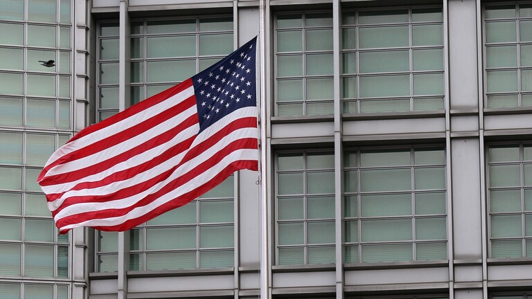 السفارة الأمريكية في موسكو توصي الأمريكيين بمغادرة روسيا بسرعة