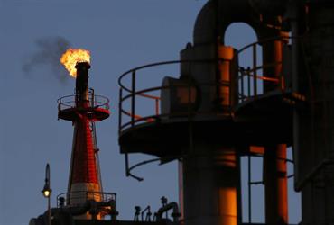 تراجع أسعار النفط مدفوعاً بالإغلاق في الصين وتوقعات رفع الفائدة في الولايات المتحدة