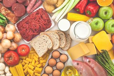 ما الفرق بين المنتجات الغذائية الصحية والآمنة؟ “الغذاء والدواء” توضح