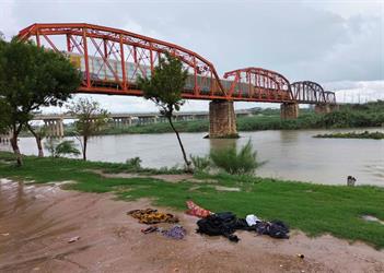 مقتل 9 مهاجرين أثناء محاولتهم عبور نهر ريو جراندي إلى الولايات المتحدة