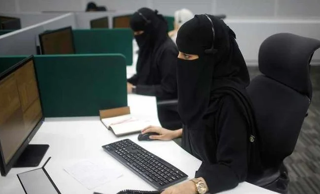 هل يمكن أن تتحول المرأة السعودية إلى مستثمر حقيقي في سوق الأسهم؟.. محللة أسواق توضح